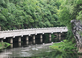 貴陽(yáng)市龍洞堡魚(yú)梁河截污溝